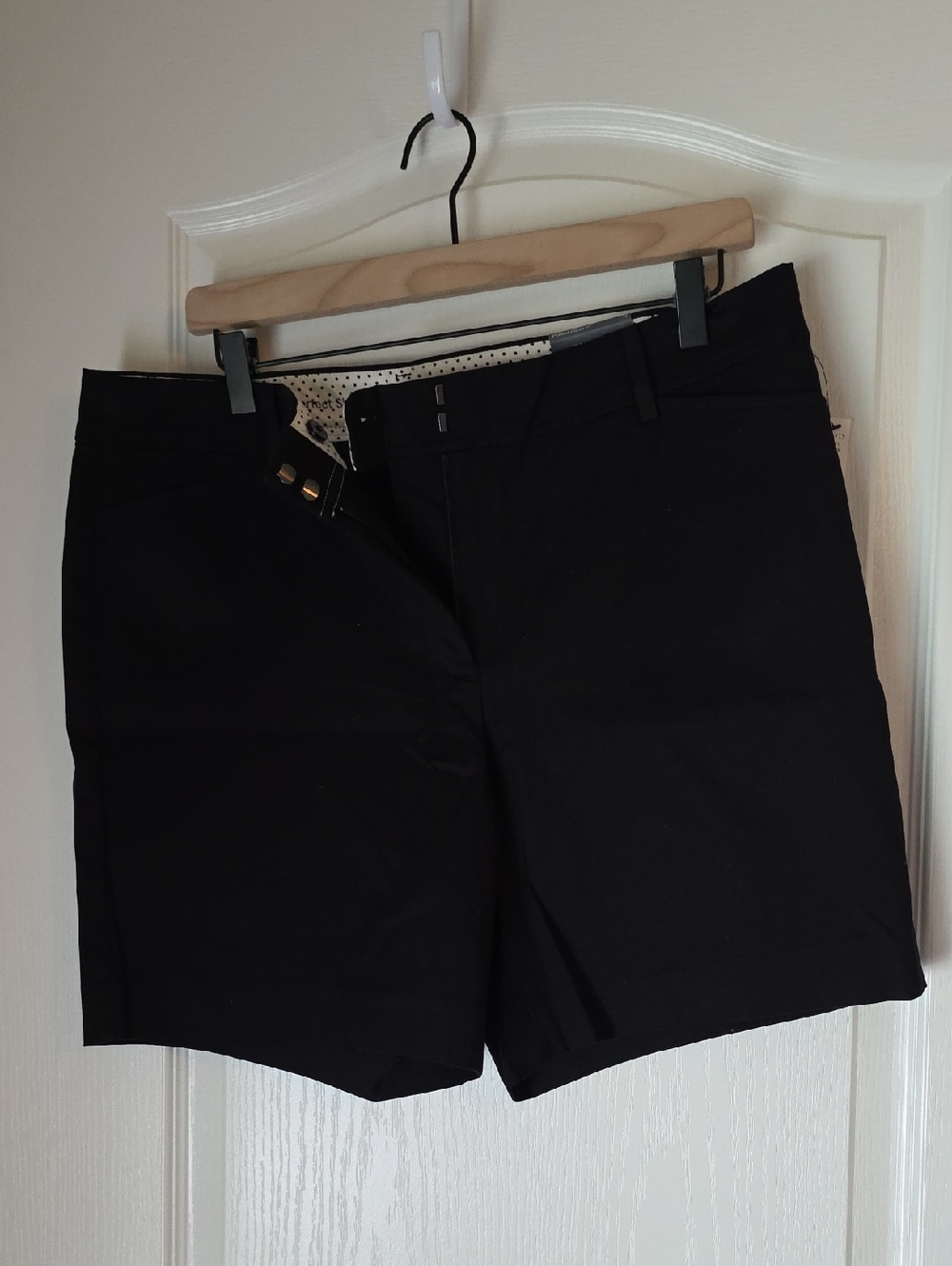 Talbots Black Women's Perfect 7" Shorts